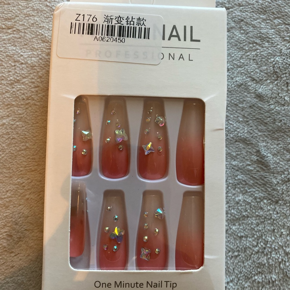 Press on nails